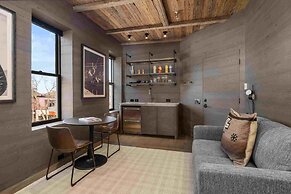 Independence Square Lodge by Frias