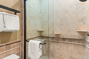 Independence Square Lodge by Frias