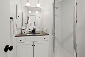 Independence Square Lodge by Frias