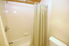 Independence Square Lodge by Frias