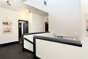 Independence Square Lodge by Frias