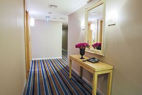 Housez Suites and Apartments - Special Class