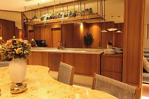 Housez Suites and Apartments - Special Class