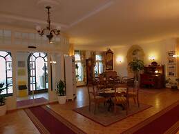 Central Continental Hotel