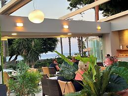 Caravel Apartment Hotel