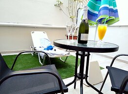 Caravel Apartment Hotel