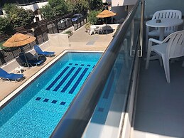 Caravel Apartment Hotel