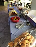 Caravel Apartment Hotel