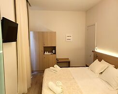 Caravel Apartment Hotel