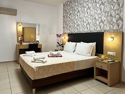 Caravel Apartment Hotel
