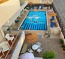 Caravel Apartment Hotel