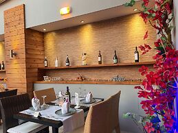 Caravel Apartment Hotel