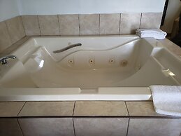 Niagara Falls Courtside Inn