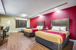 Econo Lodge And Suites