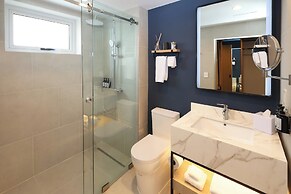voco Surfside Aruba by IHG