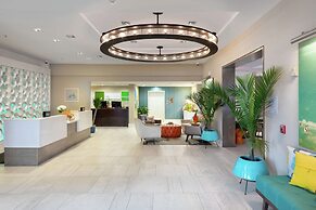 DoubleTree by Hilton Hotel Galveston Beach