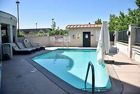 Holiday Inn Express® Windsor Sonoma Wine Country by IHG