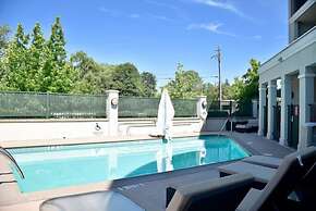Holiday Inn Express® Windsor Sonoma Wine Country by IHG