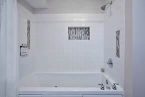 Holiday Inn Express & Suites Kent - University Area, an IHG Hotel