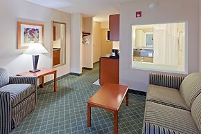 Holiday Inn Express & Suites Kent - University Area, an IHG Hotel