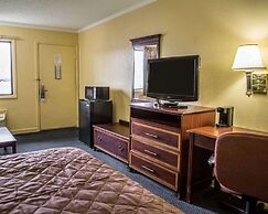 Rodeway Inn & Suites Plymouth Hwy 64