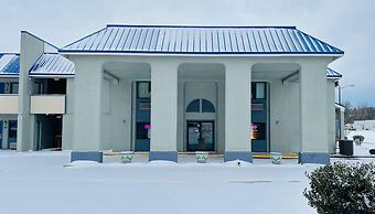 Rodeway Inn & Suites Plymouth Hwy 64