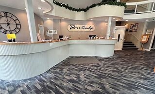 Town and Country Inn & Resort