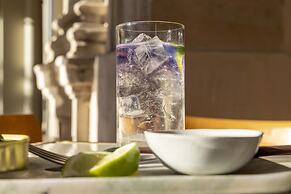 Le Petit Beaumarchais Hotel & Spa