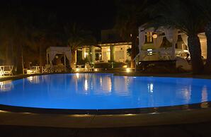 Zephyros Hotel