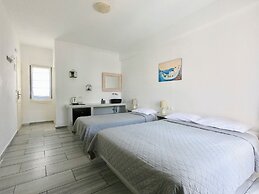 Anny Studios Perissa Beach