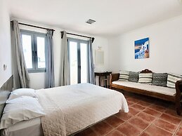 Anny Studios Perissa Beach