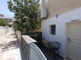 Anny Studios Perissa Beach