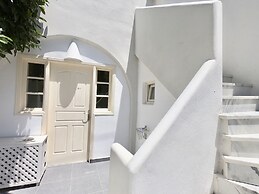 Anny Studios Perissa Beach