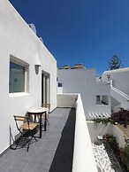 Anny Studios Perissa Beach