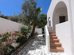 Anny Studios Perissa Beach