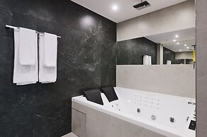 Mamaison Residence Diana