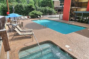 Gatlinburg River Inn