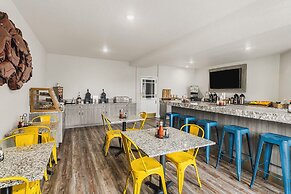 The Ashley Inn & Suites