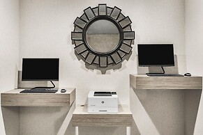 The Ashley Inn & Suites