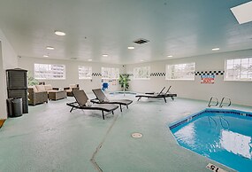 The Ashley Inn & Suites