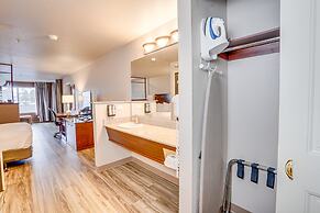 The Ashley Inn & Suites