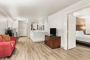 The Ashley Inn & Suites