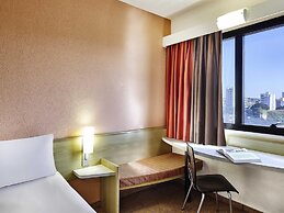ibis Taubate