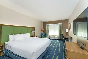 Triple Play Resort Hotel & Suites