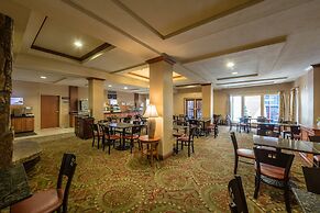 Triple Play Resort Hotel & Suites