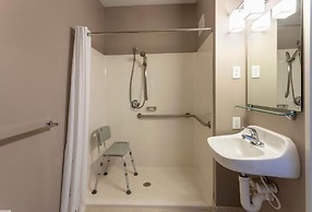 GrandStay Hotel & Suites