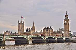 Holiday Inn London Brentford Lock by IHG