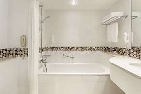 Holiday Inn London Brentford Lock by IHG