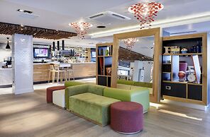 Holiday Inn London Brentford Lock by IHG