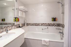 Holiday Inn London Brentford Lock by IHG